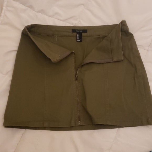 Forever 21 | Army Green Zip Up Skirt - Picture 3 of 4